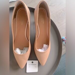 Le Chateau low rise pump